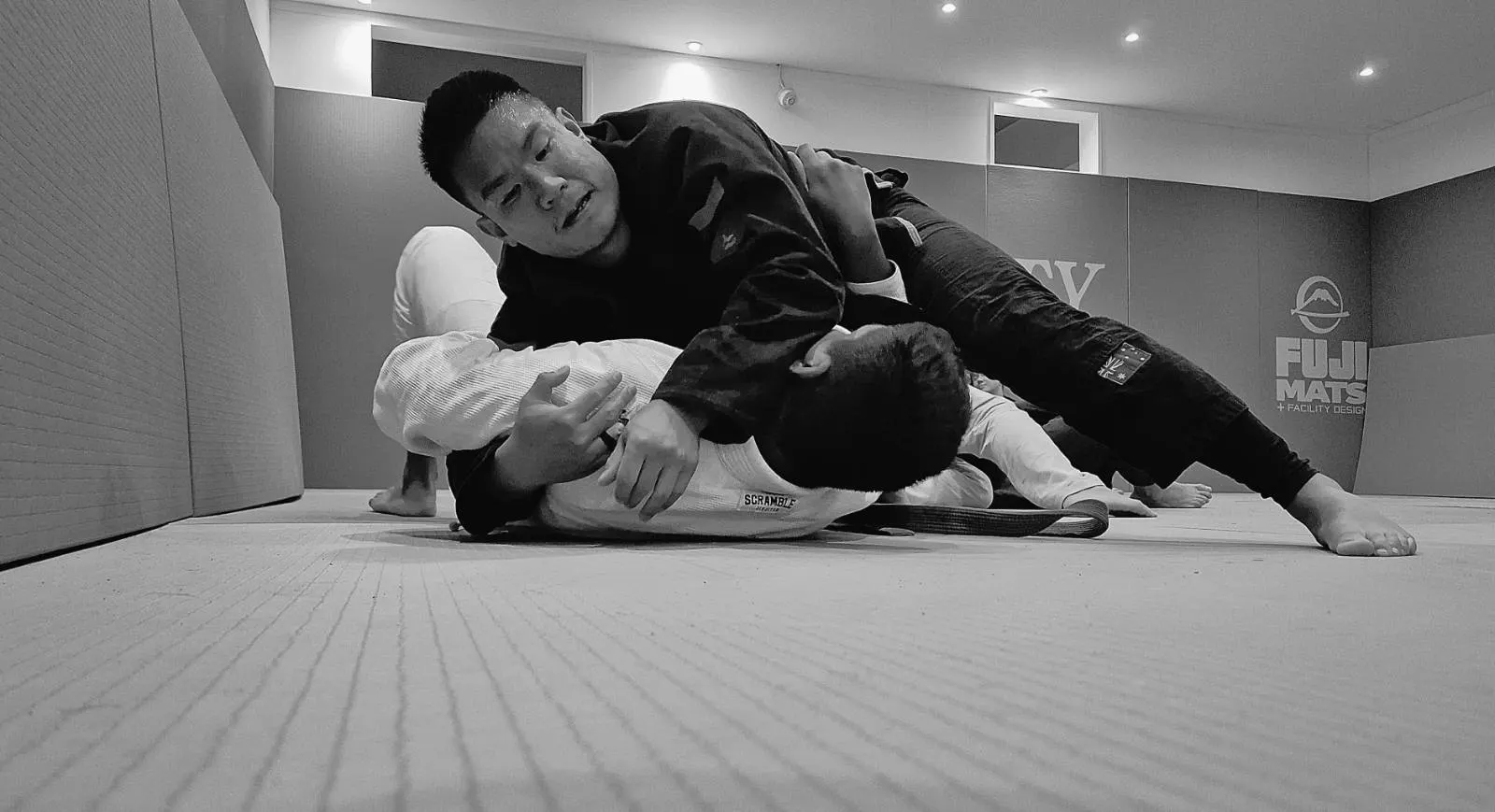 Ground fighting at Wave BJJ Chiswick